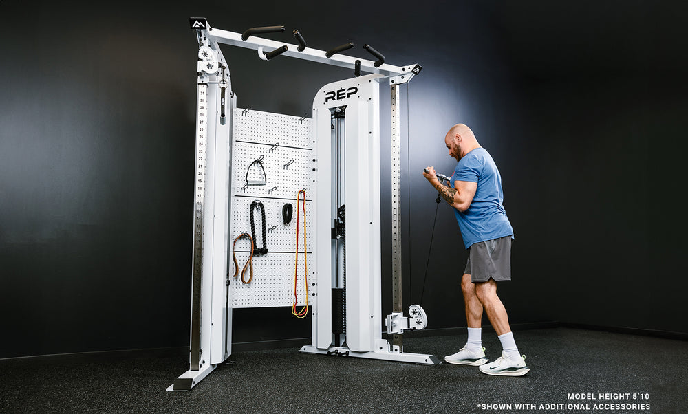 Image of someone doing bicep curls on the white Arcadia™ max