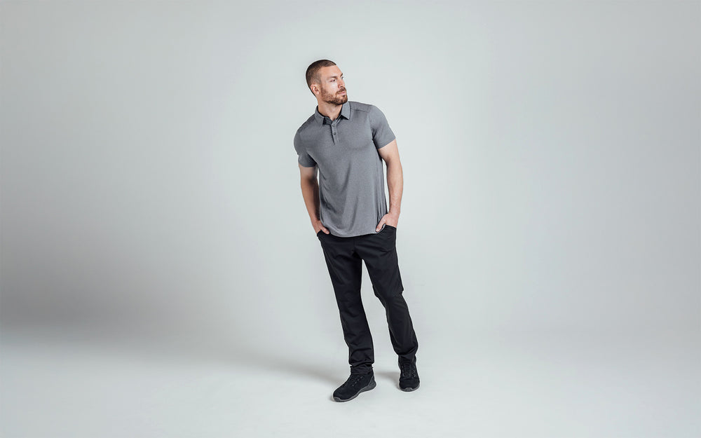A posed front shot of an athlete wearing the REP Audax 
Polo in Heather Cool Gray. The forward shoulder seams 
and angled side seams create an athletic look, visually slim 
waist, and accentuate shoulders