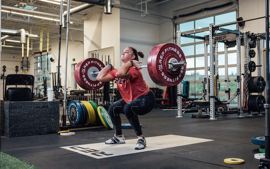 FEmale lifter works through a clean.