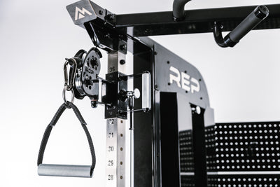 Image of the trolley towards the top of the upright on the black version of the Arcadia™ max