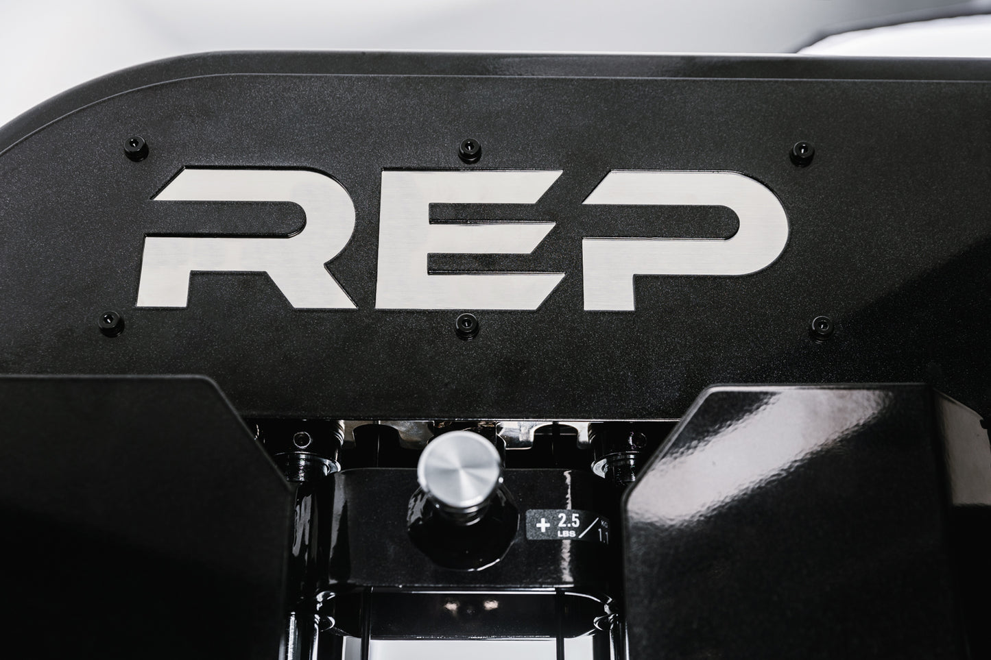 REP logo and drop-down add-on weight for the black version of Arcadia™ max