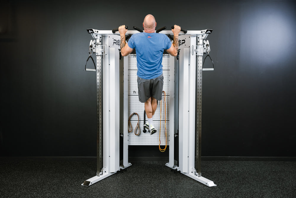 Person doing pull-ups on the white version of Arcadia™ max